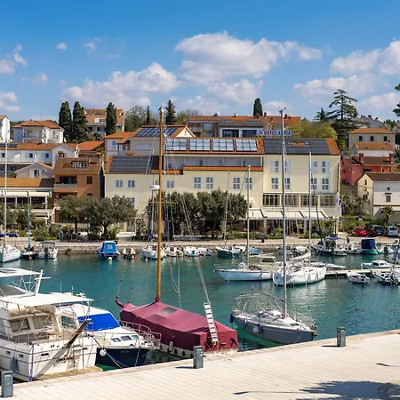 The House Casa de hóspedes Malinska