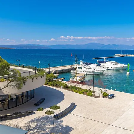 The House Casa de hóspedes Malinska