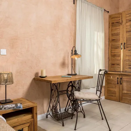 The House 4*