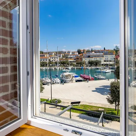 Πανσιόν The House 4*