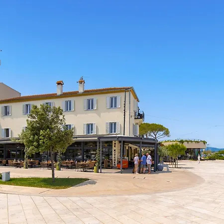 The House 4*