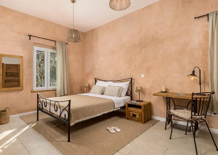 The House Гостевой дом Малинска