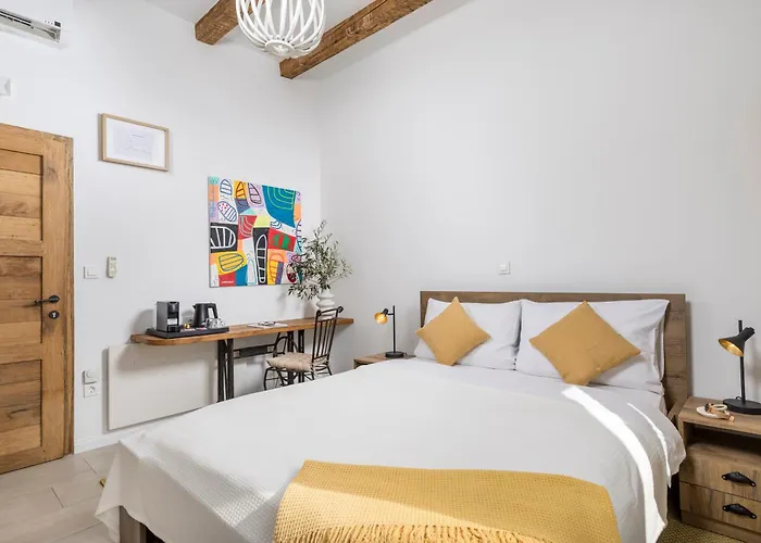 The House Малинска